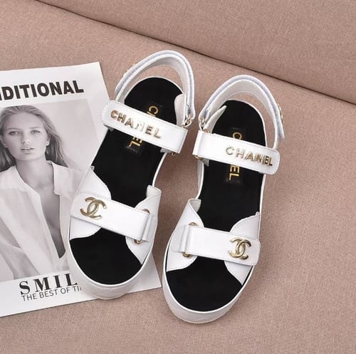 صندل نسائي ماستر من شانيل شامل الملحقات