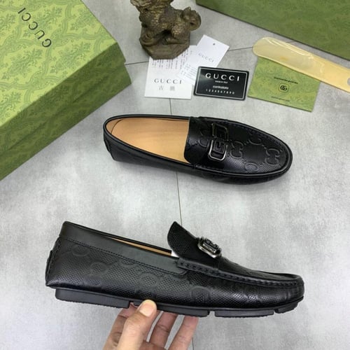 حذاء قوتشي رجالي شامل الملحقات