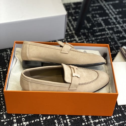 حذاء ماركة هيرمز نسائي لون واحد ماستر شامل الملحقا...