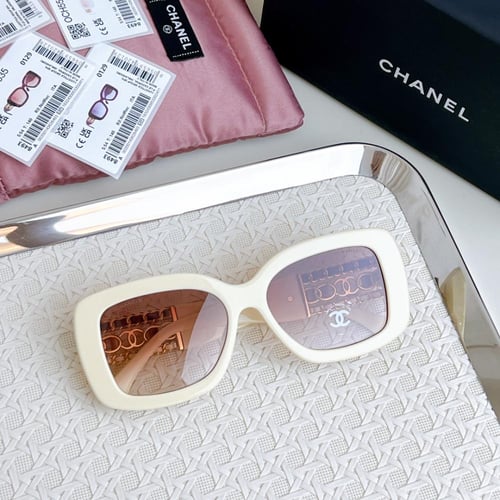 نظارات شانيل ماستر شامل ملحقات الماركة