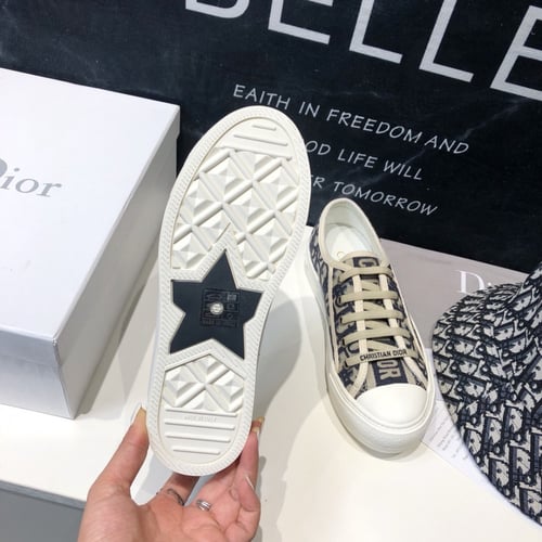 حذاء سنيكرز ديور جودة عالية عدة الوان شامل الملحقا...