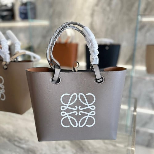 شنطة لويفي مقاس 30بدون العلبة