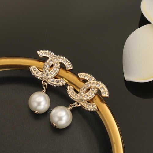 حلق شانيل حجم صغير مع لؤلؤ لونين ماستر