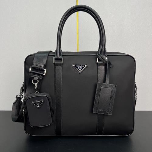 حقيبة الاعمال من برادا