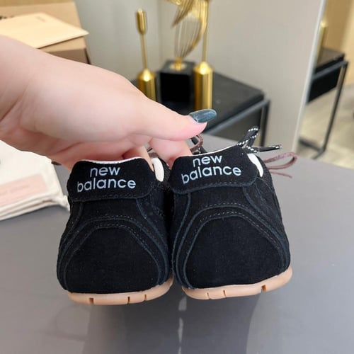 سنيكرز تعاون ميوميو مع نيوبلنس ماستر شامل الملحقات