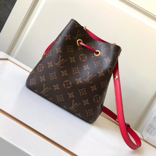 شنطة لويس فيتون حجم صفير مع البوكس