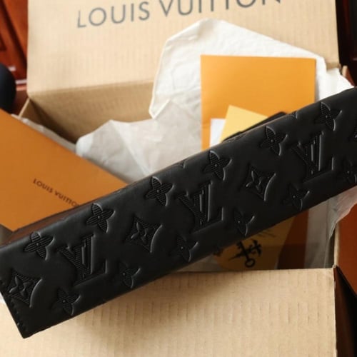 باوتش ماركة لويس فيتون ماستر شامل ملحقات الماركة