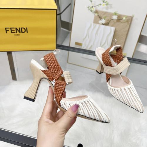 كعب فندي زينة بحبال جلدية لونين شامل ملحقات المارك...