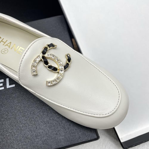 حذاء نسائي ماركة شانيل ماستر شامل الملحقات