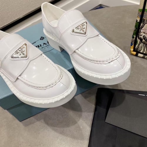 حذاء برادا نسائي شامل الملحقات