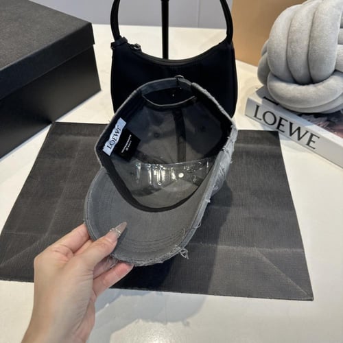 كاب لويفي 4 الوان ماستر