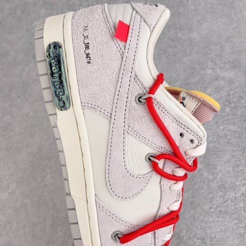 حذاء سنيكرز اوف وايت للجنسين مع نايك مع العلبة