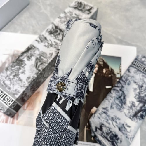 مظلة شمسية من ديور مع وقاية من الاشعة فوق البنفسجي...