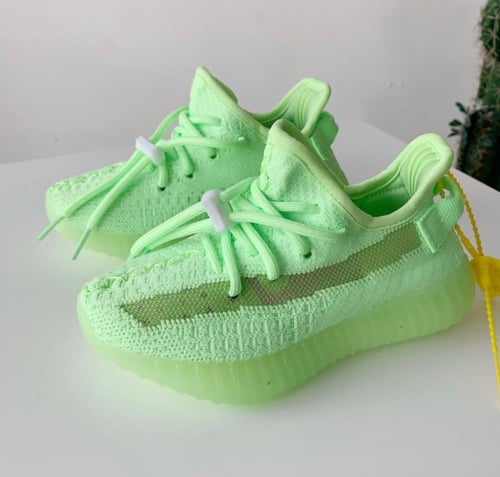 اديداس يزي للأطفال طبق الاصل 8 ألوان من مقاس 26 إل...