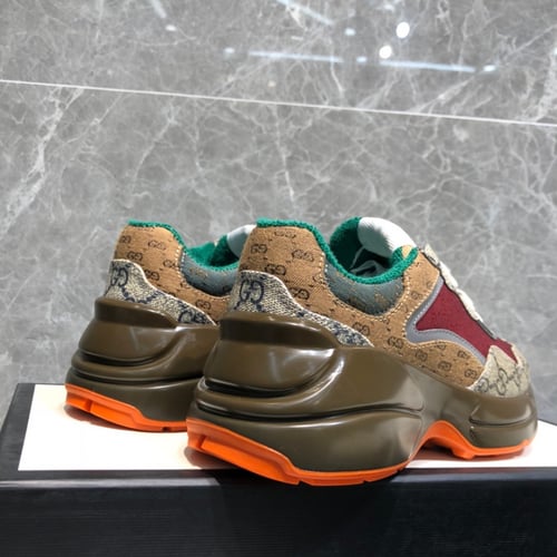 حذاء قوتشي رجالي / نسائي ماستر مع العلبة