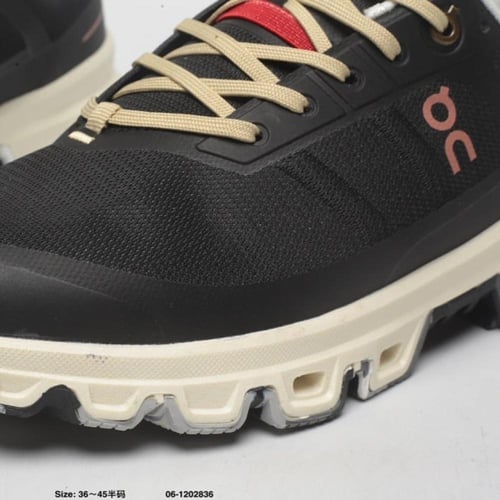 حذاء ذا روجر كلوب هاوس مع شعار لويفي ماستر مع العل...