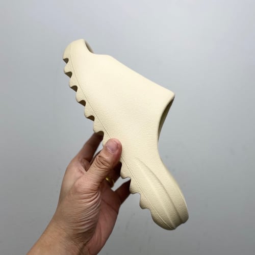 سليبرات ييزي جودة عالية بدون العلبة مقاسات 37-47