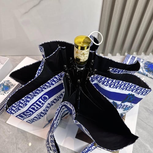 مظلات من ديور شامل تغليف الماركة