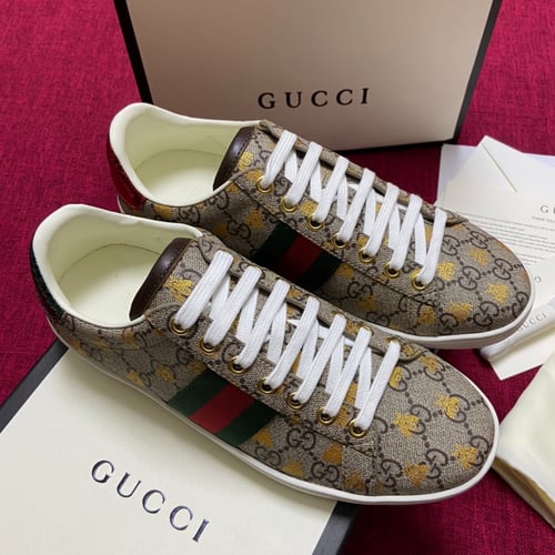 قوتشي حذاء جودة عالية لونين شامل الملحقات