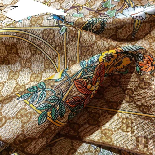 شال قوتشي حرير ماستر مع تغليف الماركة