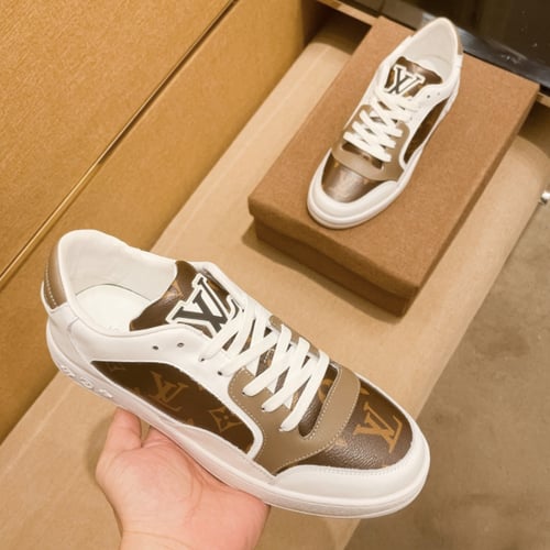 حذاء لويس فيتون ثلاث الوان شامل الملحقات