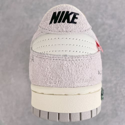 حذاء سنيكرز اوف وايت للجنسين مع نايك مع العلبة