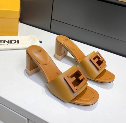 حذاء فندي كعب ماستر شامل الملحقات