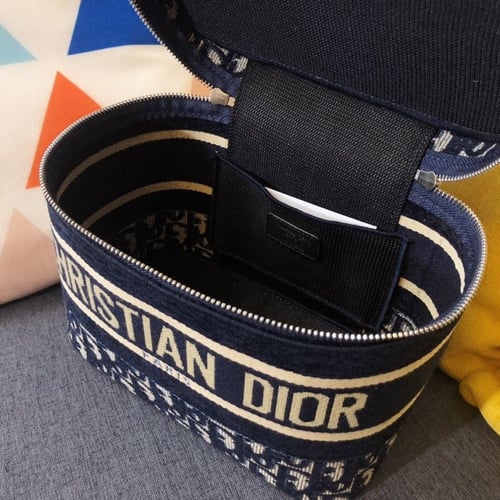 حقيبة ديور صغيرة للمكياج ماستر كواليتي حجم 24*17*1...