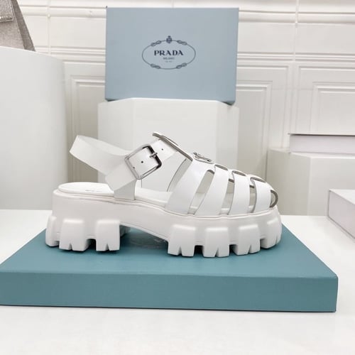 صندل برادا لونين ماستر مع العلبة