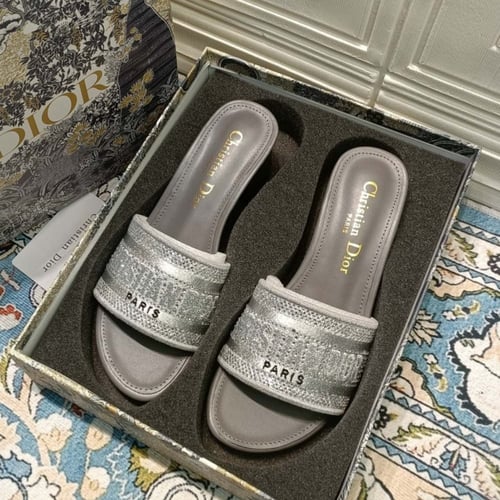 حذاء ديور سليبر ماستر عدة ألوان مع العلبة