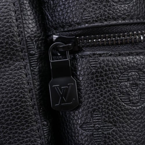 شنطة ظهر لويس فيتون باك باك ماستر