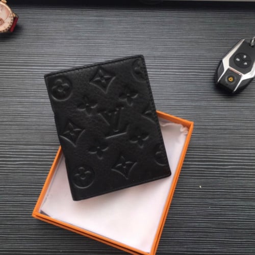 محفظة لويس فيتون لون اسود شعار بارز
