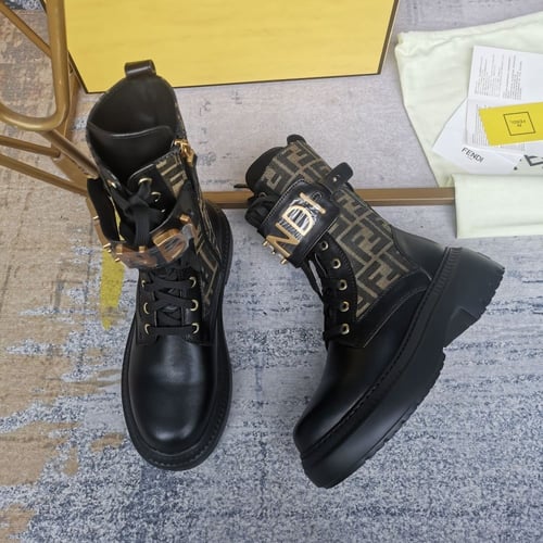 بوت فندي جرافيتي ماستر مع العلبة