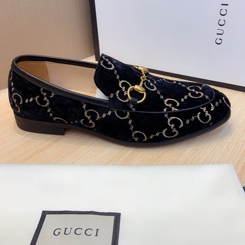 حذاء قوتشي رجالي مخمل ماستر مع العلبة