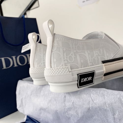 حذاء كريستيان ديور حذاء جودة عالية طبق الاصل مع ال...