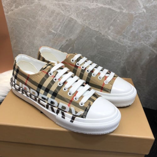 حذاء بيربري نسائي جودة عالية