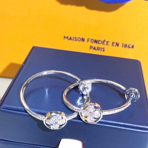 حلق لويس فيتون ماستر شامل الملحقات