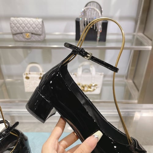 حذاء برادا بكعب ماستر مع الملحقات