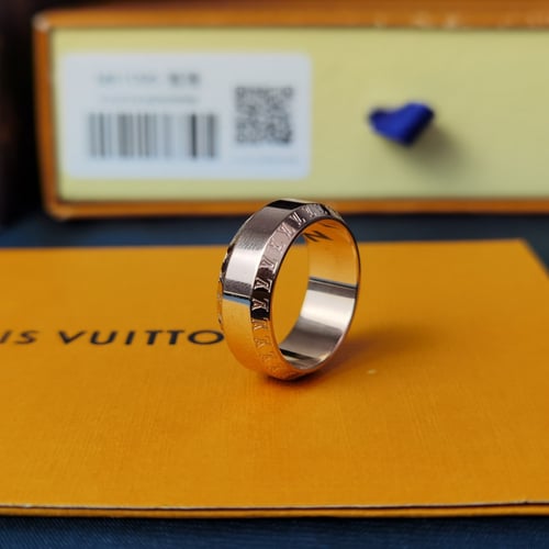 خاتم لويس فيتون درجة أولى شامل العلبة والكيس