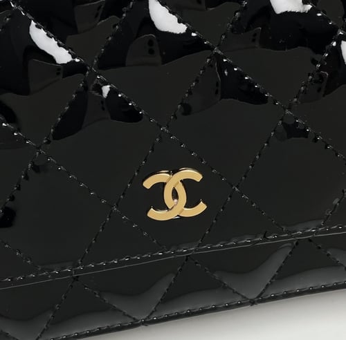 حقيبة شانيل جلد لمعة لونين حجم صغير شامل الملحقات