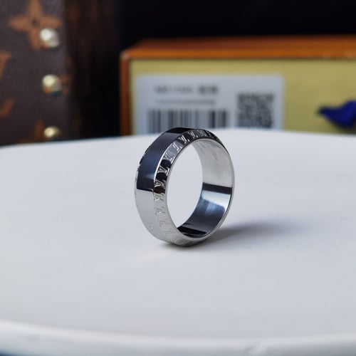 خاتم لويس فيتون درجة أولى شامل العلبة والكيس