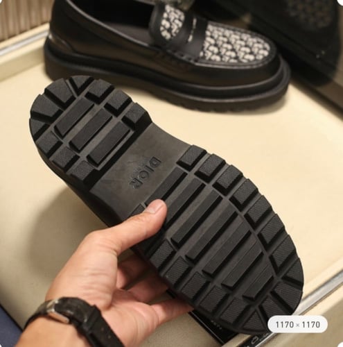 حذاء ديور ماستر للتوصيل الفوري شامل الملحقات