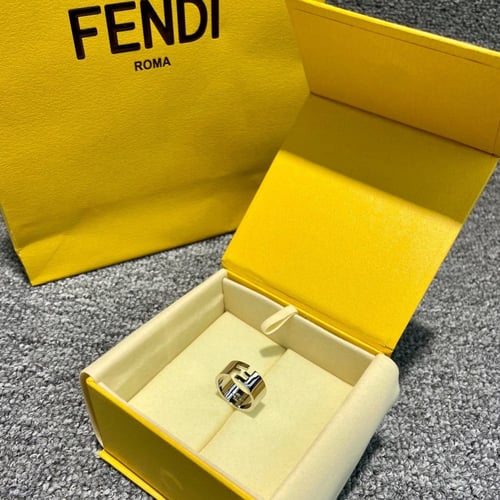 خاتم فندي جودة عالية مع الملحقات