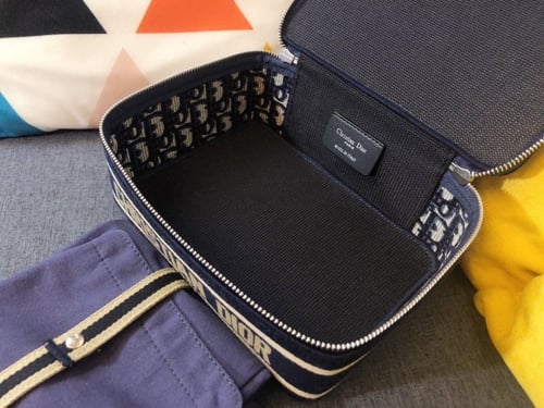 حقيبة ديور ميني للمكياج ماستر كواليتي