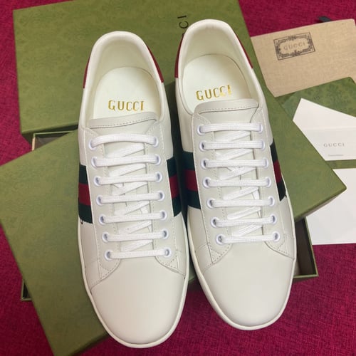 قوتشي حذاء جودة عالية لونين شامل الملحقات