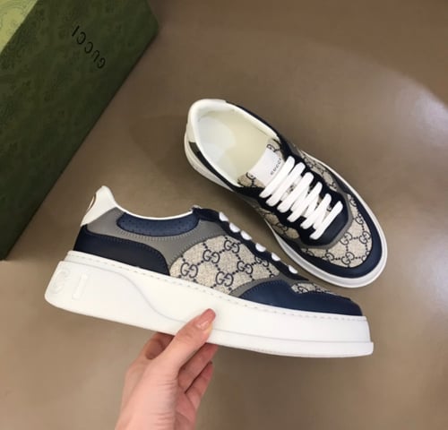 حذاء قوتشي سنيكرس ماستر شامل الملحقات