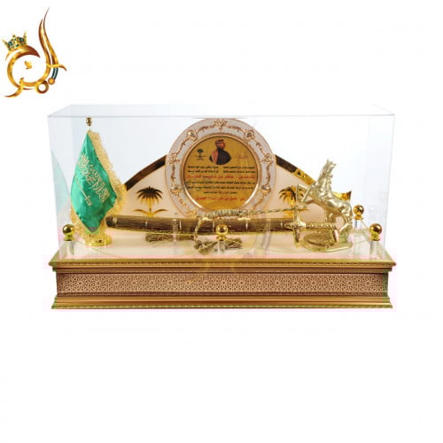 درع سيف فاخر مجسم زخرفي مميز داخل صندوق عرض زجاجي-...