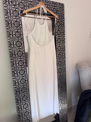 فستان أبيض طويل