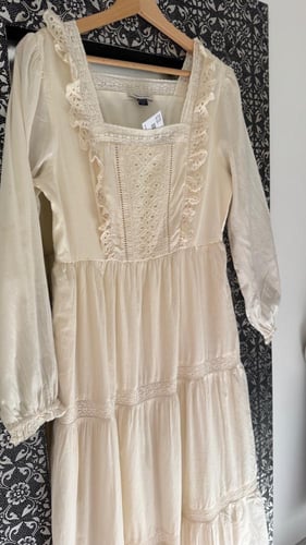 فستان مع دانتيل