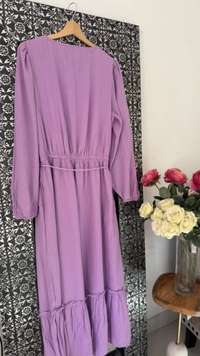 فستان بنفسجي طويل